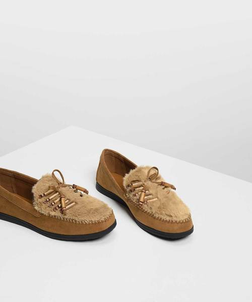 CHARLES & KEITH（チャールズ & キース）の「ファーリーモカシン / Furry Moccasins（モカシン/デッキシューズ・レディース・ブラック/ベージュ/オリーブ・22.5cm/23cm/23.5cm/24.5cm/25cm/25.5cm）」の12枚目の写真