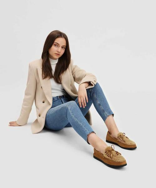 CHARLES & KEITH（チャールズ & キース）の「ファーリーモカシン / Furry Moccasins（モカシン/デッキシューズ・レディース・ブラック/ベージュ/オリーブ・22.5cm/23cm/23.5cm/24.5cm/25cm/25.5cm）」の21枚目の写真