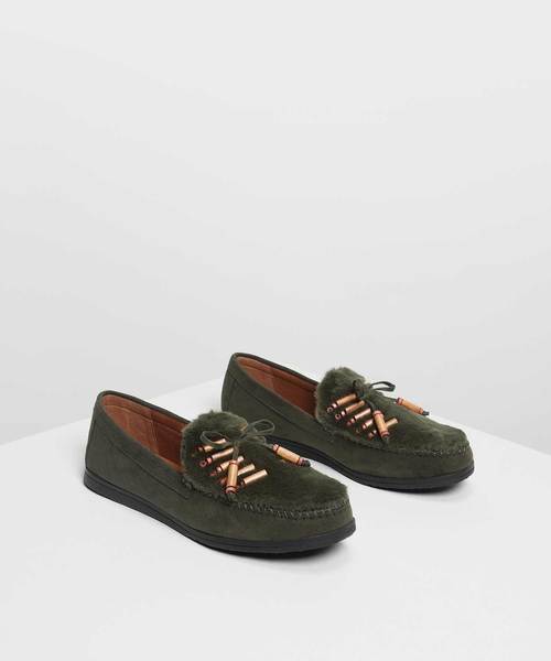 CHARLES & KEITH（チャールズ & キース）の「ファーリーモカシン / Furry Moccasins（モカシン/デッキシューズ・レディース・ブラック/ベージュ/オリーブ・22.5cm/23cm/23.5cm/24.5cm/25cm/25.5cm）」の15枚目の写真