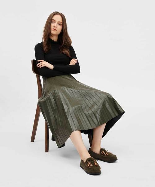 CHARLES & KEITH（チャールズ & キース）の「ファーリーモカシン / Furry Moccasins（モカシン/デッキシューズ・レディース・ブラック/ベージュ/オリーブ・22.5cm/23cm/23.5cm/24.5cm/25cm/25.5cm）」の6枚目の写真