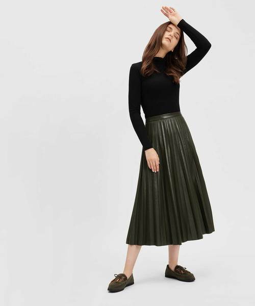 CHARLES & KEITH（チャールズ & キース）の「ファーリーモカシン / Furry Moccasins（モカシン/デッキシューズ・レディース・ブラック/ベージュ/オリーブ・22.5cm/23cm/23.5cm/24.5cm/25cm/25.5cm）」の13枚目の写真