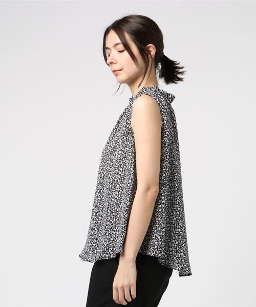 A/C DESIGN BY ALPHA CUBIC（エーシーデザインバイアルファキュービック）の「ハイネックギャザーアシメブラウス（シャツ/ブラウス・レディース・グリーン/オフホワイト/マスタード/ブラック・11号/9号）」の5枚目の写真