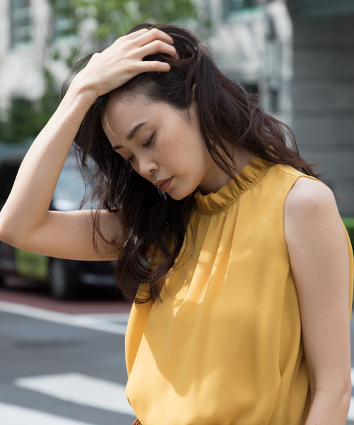 A/C DESIGN BY ALPHA CUBIC（エーシーデザインバイアルファキュービック）の「ハイネックギャザーアシメブラウス（シャツ/ブラウス・レディース・グリーン/オフホワイト/マスタード/ブラック・11号/9号）」の16枚目の写真