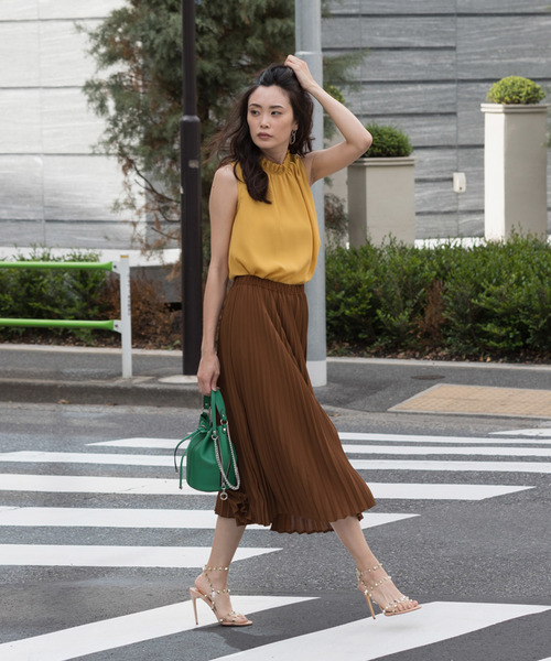 A/C DESIGN BY ALPHA CUBIC（エーシーデザインバイアルファキュービック）の「ハイネックギャザーアシメブラウス（シャツ/ブラウス・レディース・グリーン/オフホワイト/マスタード/ブラック・11号/9号）」の18枚目の写真