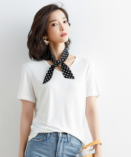 SAISON DE PAPILLON（セゾンドパピヨン）の「とろみVネックシンプルＴシャツ（Tシャツ/カットソー・レディース・ベージュ/ホワイト/ブラック/グリーン・M/L/S）」の5枚目の写真