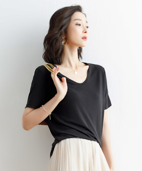 SAISON DE PAPILLON（セゾンドパピヨン）の「とろみVネックシンプルＴシャツ（Tシャツ/カットソー・レディース・ベージュ/ホワイト/ブラック/グリーン・M/L/S）」の6枚目の写真