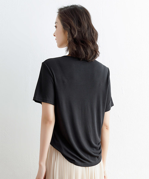 SAISON DE PAPILLON（セゾンドパピヨン）の「とろみVネックシンプルＴシャツ（Tシャツ/カットソー・レディース・ベージュ/ホワイト/ブラック/グリーン・M/L/S）」の14枚目の写真