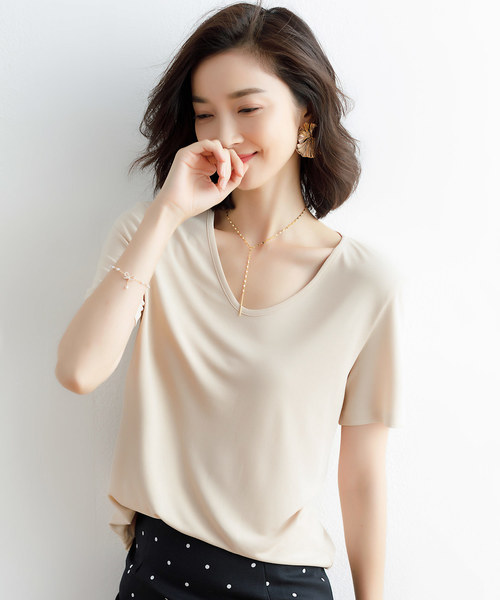 SAISON DE PAPILLON（セゾンドパピヨン）の「とろみVネックシンプルＴシャツ（Tシャツ/カットソー・レディース・ベージュ/ホワイト/ブラック/グリーン・M/L/S）」の11枚目の写真