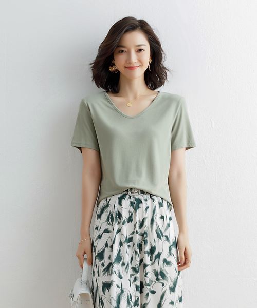 SAISON DE PAPILLON（セゾンドパピヨン）の「とろみVネックシンプルＴシャツ（Tシャツ/カットソー・レディース・ベージュ/ホワイト/ブラック/グリーン・M/L/S）」の15枚目の写真