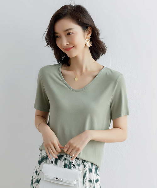 SAISON DE PAPILLON（セゾンドパピヨン）の「とろみVネックシンプルＴシャツ（Tシャツ/カットソー・レディース・ベージュ/ホワイト/ブラック/グリーン・M/L/S）」の20枚目の写真