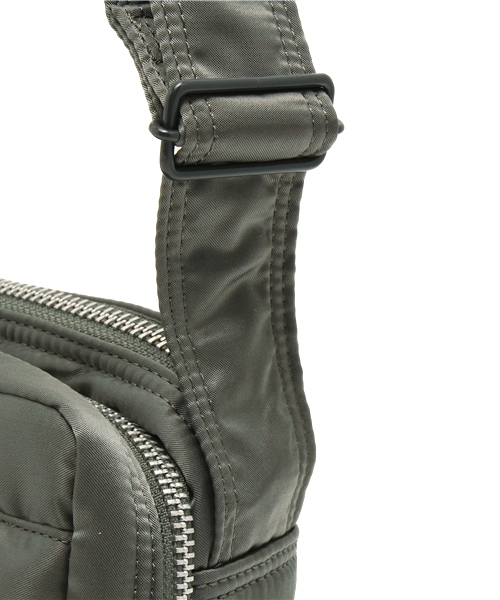 PORTER(ポーター)の「PORTER TANKER SHOULDER BAG S <B印 YOSHIDA SELECT>(ショルダーバッグ・メンズ・ブラック系その他・ONE SIZE)」の4枚目の写真