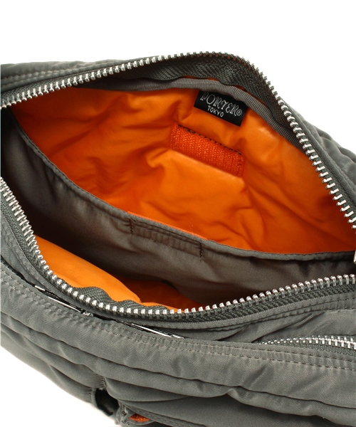 PORTER(ポーター)の「PORTER TANKER SHOULDER BAG S <B印 YOSHIDA SELECT>(ショルダーバッグ・メンズ・ブラック系その他・ONE SIZE)」の8枚目の写真