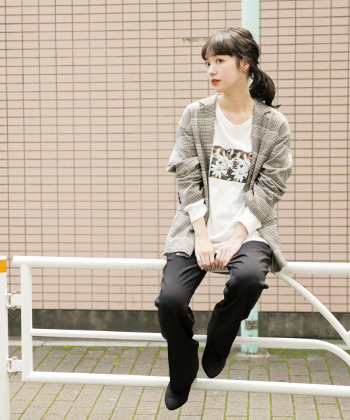 LOWRYS FARM(ローリーズファーム)の「フォトプリントロンT 850075(Tシャツ/カットソー・レディース・ホワイト/チャコールグレー/ホワイト系その他・FREE)」の6枚目の写真