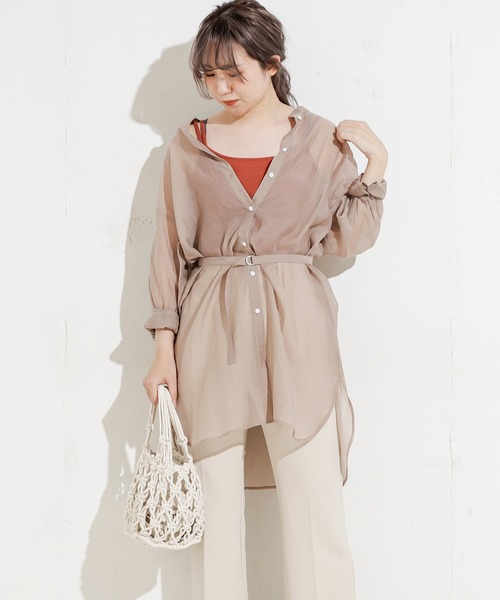 natural couture（ナチュラルクチュール）の「バンドカラーシアーロングシャツ（シャツ/ブラウス・レディース・ベージュ/オフホワイト/オレンジ/ミント・FREE）」の2枚目の写真