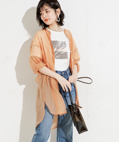 natural couture（ナチュラルクチュール）の「バンドカラーシアーロングシャツ（シャツ/ブラウス・レディース・ベージュ/オフホワイト/オレンジ/ミント・FREE）」の16枚目の写真