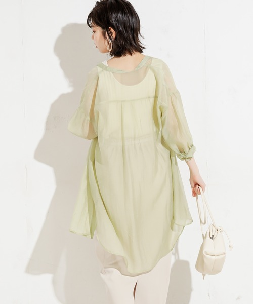 natural couture（ナチュラルクチュール）の「バンドカラーシアーロングシャツ（シャツ/ブラウス・レディース・ベージュ/オフホワイト/オレンジ/ミント・FREE）」の13枚目の写真