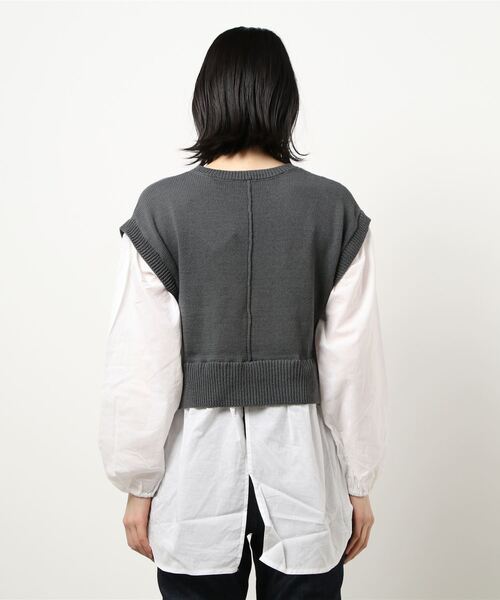 Monocoro toppi（モノコロトッピ）の「バックスリット ブラウス ドッキングニット シャツ ベスト（ベスト・レディース・グレイッシュベージュ/モカ/チャコールグレー/ブラック・M）」の5枚目の写真