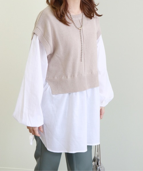 Monocoro toppi（モノコロトッピ）の「バックスリット ブラウス ドッキングニット シャツ ベスト（ベスト・レディース・グレイッシュベージュ/モカ/チャコールグレー/ブラック・M）」の4枚目の写真