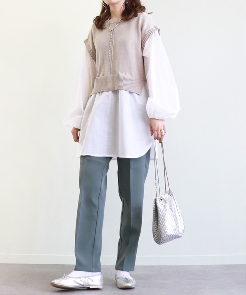 Monocoro toppi（モノコロトッピ）の「バックスリット ブラウス ドッキングニット シャツ ベスト（ベスト・レディース・グレイッシュベージュ/モカ/チャコールグレー/ブラック・M）」の13枚目の写真