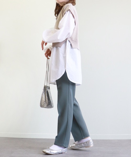 Monocoro toppi（モノコロトッピ）の「バックスリット ブラウス ドッキングニット シャツ ベスト（ベスト・レディース・グレイッシュベージュ/モカ/チャコールグレー/ブラック・M）」の10枚目の写真