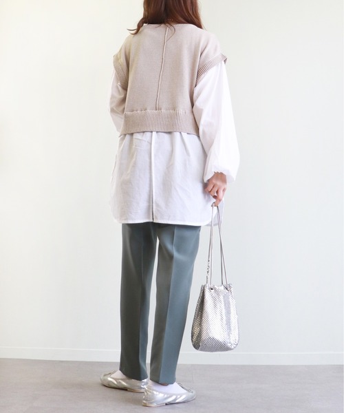 Monocoro toppi（モノコロトッピ）の「バックスリット ブラウス ドッキングニット シャツ ベスト（ベスト・レディース・グレイッシュベージュ/モカ/チャコールグレー/ブラック・M）」の12枚目の写真