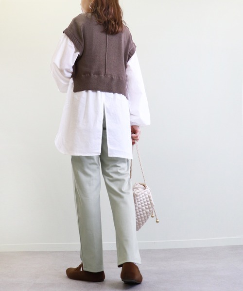 Monocoro toppi（モノコロトッピ）の「バックスリット ブラウス ドッキングニット シャツ ベスト（ベスト・レディース・グレイッシュベージュ/モカ/チャコールグレー/ブラック・M）」の18枚目の写真