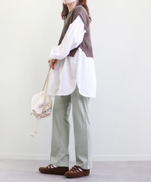 Monocoro toppi（モノコロトッピ）の「バックスリット ブラウス ドッキングニット シャツ ベスト（ベスト・レディース・グレイッシュベージュ/モカ/チャコールグレー/ブラック・M）」の19枚目の写真