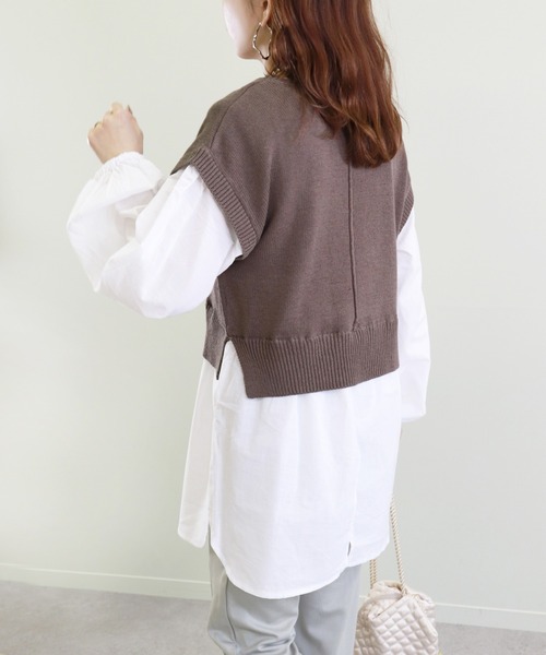 Monocoro toppi（モノコロトッピ）の「バックスリット ブラウス ドッキングニット シャツ ベスト（ベスト・レディース・グレイッシュベージュ/モカ/チャコールグレー/ブラック・M）」の15枚目の写真