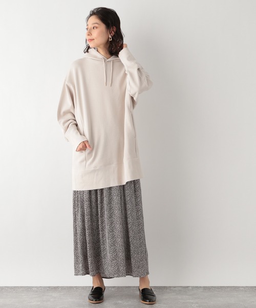 LEPSIM（レプシィム）の「軽やかチュニックパーカー 932959（パーカー・レディース・ブラック/キャメル/グレイッシュベージュ・FREE）」の5枚目の写真