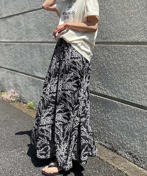 CREDONA(クレドナ)の「リバーシブルボタニカルSK(スカート・レディース・ブラック・FREE)」の8枚目の写真