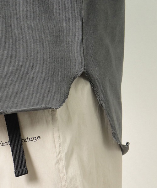 Manhattan Portage(マンハッタンポーテージ)の「【 Manhattan Portage / マンハッタンポーテージ 】 ロングスリーブ スリット プリントTシャツ 21FWMPL065 NSB(Tシャツ/カットソー・レディース・ダークブラウン/チャコール・FREE)」の14枚目の写真