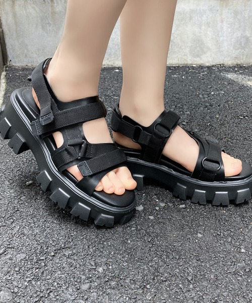 Figments（フィグメンツ）の「スポーツサンダル（サンダル・レディース・ホワイト/ブラック・SMALL/MEDIUM）」の2枚目の写真