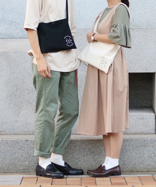 Beauty&Habit(ビューティアンドハビット)の「【Beauty&Habit】キャンバスワンポイントロゴサコッシュ(ショルダーバッグ・メンズ・ブラック/ナチュラル・FREE)」の3枚目の写真