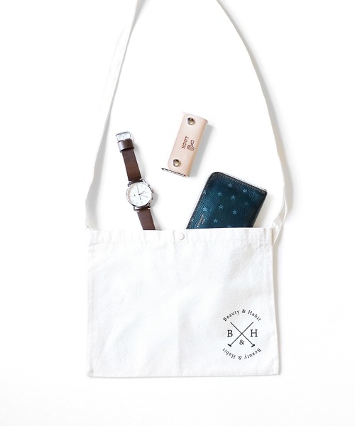 Beauty&Habit(ビューティアンドハビット)の「【Beauty&Habit】キャンバスワンポイントロゴサコッシュ(ショルダーバッグ・メンズ・ブラック/ナチュラル・FREE)」の5枚目の写真
