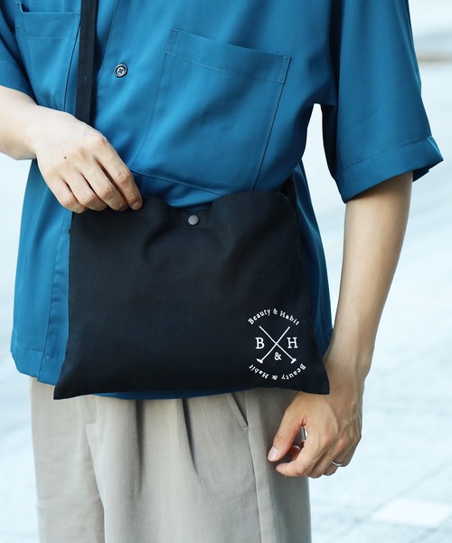 Beauty&Habit(ビューティアンドハビット)の「【Beauty&Habit】キャンバスワンポイントロゴサコッシュ(ショルダーバッグ・メンズ・ブラック/ナチュラル・FREE)」の9枚目の写真