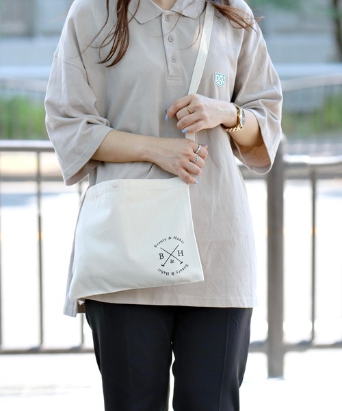Beauty&Habit(ビューティアンドハビット)の「【Beauty&Habit】キャンバスワンポイントロゴサコッシュ(ショルダーバッグ・メンズ・ブラック/ナチュラル・FREE)」の11枚目の写真