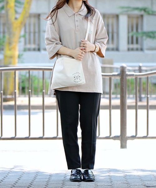 Beauty&Habit(ビューティアンドハビット)の「【Beauty&Habit】キャンバスワンポイントロゴサコッシュ(ショルダーバッグ・メンズ・ブラック/ナチュラル・FREE)」の12枚目の写真