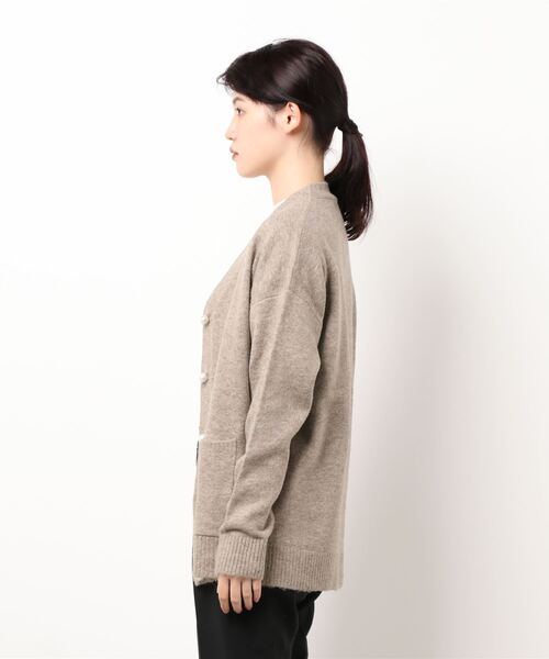 nina mew（ニーナミュウ）の「パールボタンニットカーディガン（カーディガン/ボレロ・レディース・ピンク/ベージュ/チャコール・FREE）」の12枚目の写真