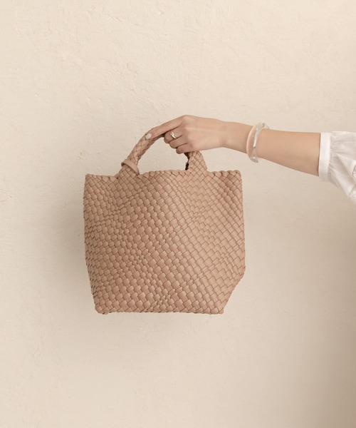 RODE SKO（ロデスコ）の「ANJE プチ編み込みトートバッグ（トートバッグ・レディース・ベージュ/オフホワイト/ミント・ONE）」の4枚目の写真