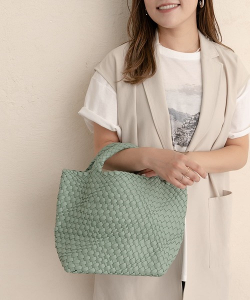 RODE SKO（ロデスコ）の「ANJE プチ編み込みトートバッグ（トートバッグ・レディース・ベージュ/オフホワイト/ミント・ONE）」の7枚目の写真