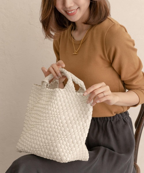 RODE SKO（ロデスコ）の「ANJE プチ編み込みトートバッグ（トートバッグ・レディース・ベージュ/オフホワイト/ミント・ONE）」の12枚目の写真