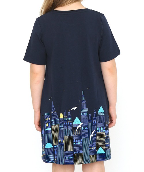 Design Tshirts Store graniph(デザイン ティーシャツ ストア グラニフ)の「ファンタジーナイト|キッズAライン5分袖ワンピース(ワンピース・キッズ・ネイビー・90/110/130)」の4枚目の写真