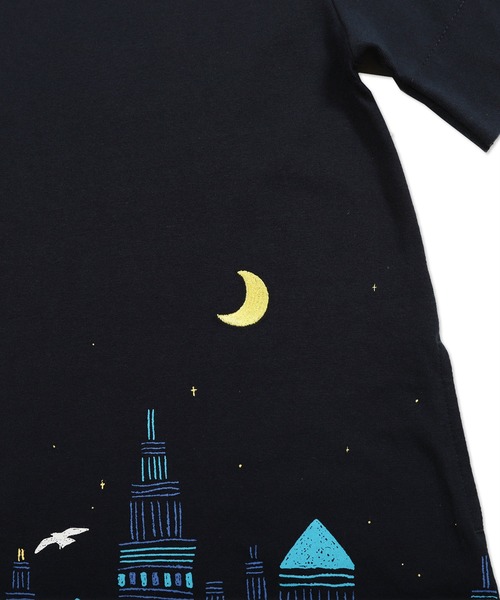 Design Tshirts Store graniph(デザイン ティーシャツ ストア グラニフ)の「ファンタジーナイト|キッズAライン5分袖ワンピース(ワンピース・キッズ・ネイビー・90/110/130)」の6枚目の写真