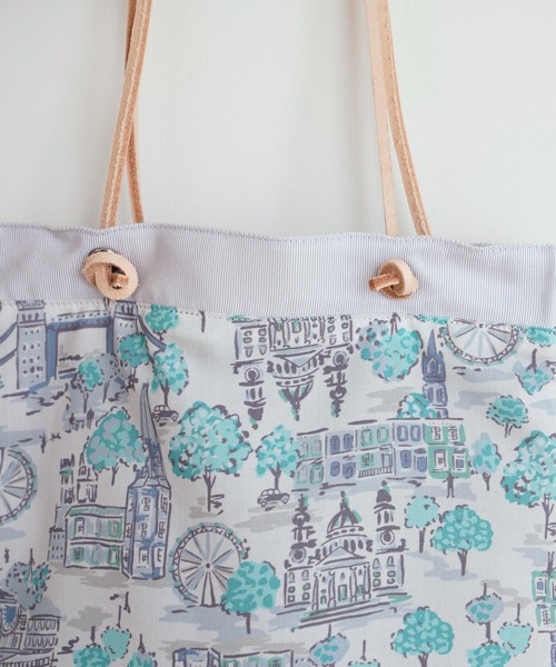 BEARDSLEY（ビアズリー）の「プリントリバーシブルバッグ（トートバッグ・レディース・ネイビー/アイボリー・FREE）」の8枚目の写真