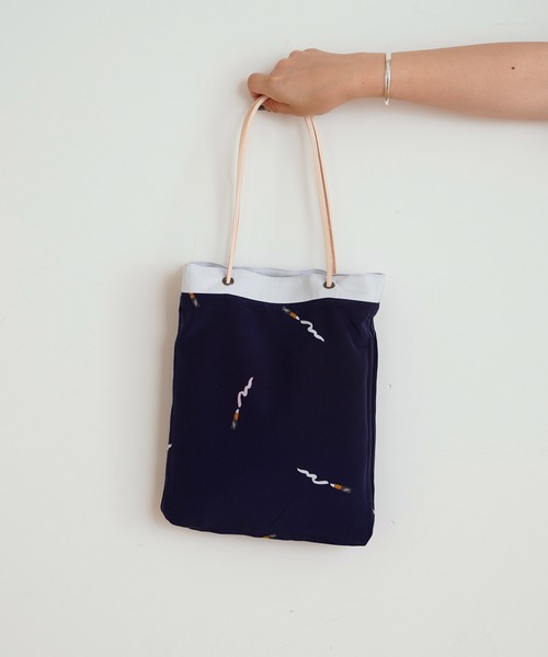 BEARDSLEY（ビアズリー）の「プリントリバーシブルバッグ（トートバッグ・レディース・ネイビー/アイボリー・FREE）」の10枚目の写真