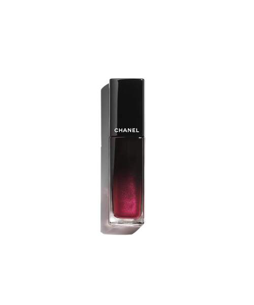CHANEL(シャネル)の「ルージュ アリュール ラック リクィッド リップカラー(つややかなサテン仕上がり)(口紅/リップティント/グロス・レディース・60 アンフレクシブル/62 スティル/63 アルティメット/64 エグジジャンス/65 アンペルテュルバーブル/66 ペルマナン/67 ステディー/70 イモビル/72 アイコニック/73 アンヴァンシーブル/74 エクスペリモンテ/75 フィデリテ/79 エテルニテ/80 タイムレス/83 ベージュ スクレ/84 ローズ アンビギュ/87 ルージュ イレギュリエ/82 ベージュ コンフィダンシエル/85 コライユ アルテルナティフ/86 ルージュ キャプティヴァン/89 ルージュ オンブル/88 ローズ ミステール/90 ゴールデン ベージュ/91 ファンシー プリュンヌ/92 シー シェル/93 シー スター/94 クリスタル ピンク/95 スペル/96 アヴァン ギャルディスト/97 イレール/558 インカンデセント/559 ネビュルーズ・FREE)」の1枚目の写真