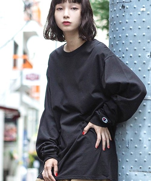 Champion(チャンピオン)の「【Champion Authentic T-SHIRTS】 レディース チャンピオン スーパーオーバーサイズ コットン L/S Tシャツ(Tシャツ/カットソー・レディース・ホワイト/グレー/ネイビー/ブラック/レッド/ブルー・S/M/L/XL)」の2枚目の写真