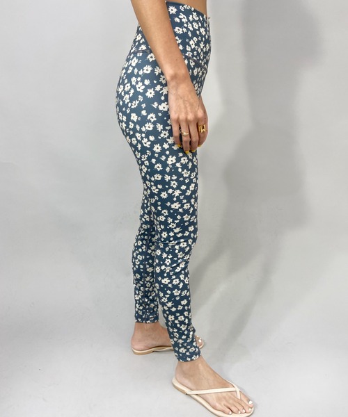 Ungrid（アングリッド）の「【ムラサキスポーツ別注】UNGRID/アングリッド 水陸両用 /小花柄フィットネスレギンス/セットアップ対応   61314（レギンス/スパッツ・レディース・グリーン/ホワイト・L/M）」の6枚目の写真