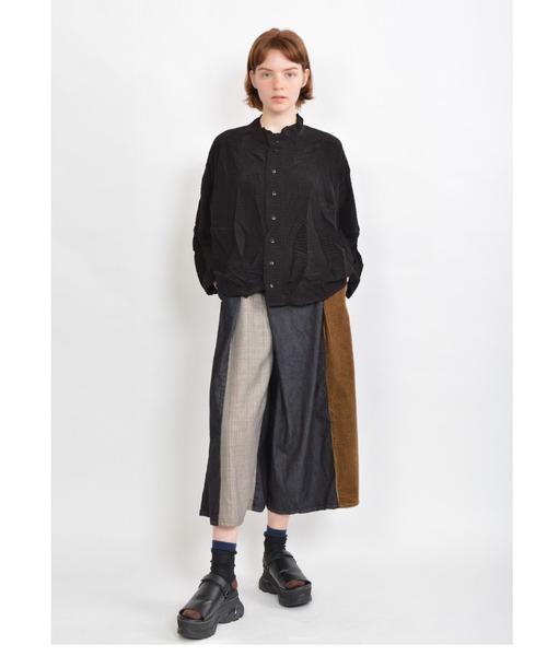 gomme（ゴム）の「8ozデニム　タックワイドパンツ（デニムパンツ・レディース・ブラック/インディゴブルー・MEDIUM）」の5枚目の写真