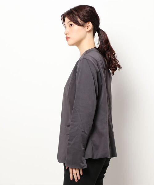 fleur by mint breeze(フルールバイミントブリーズ)の「ストレッチサテン ノーカラー ジャケット(ノーカラージャケット・レディース・ブルー/チャコールグレー・M/5L/3L/4L/L/LL)」の10枚目の写真